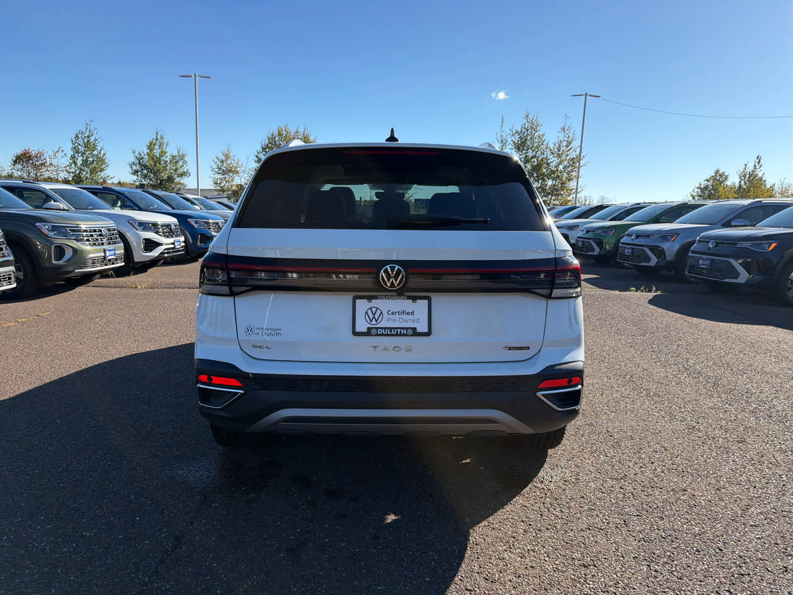 Certified 2025 Volkswagen Taos SEL image 4