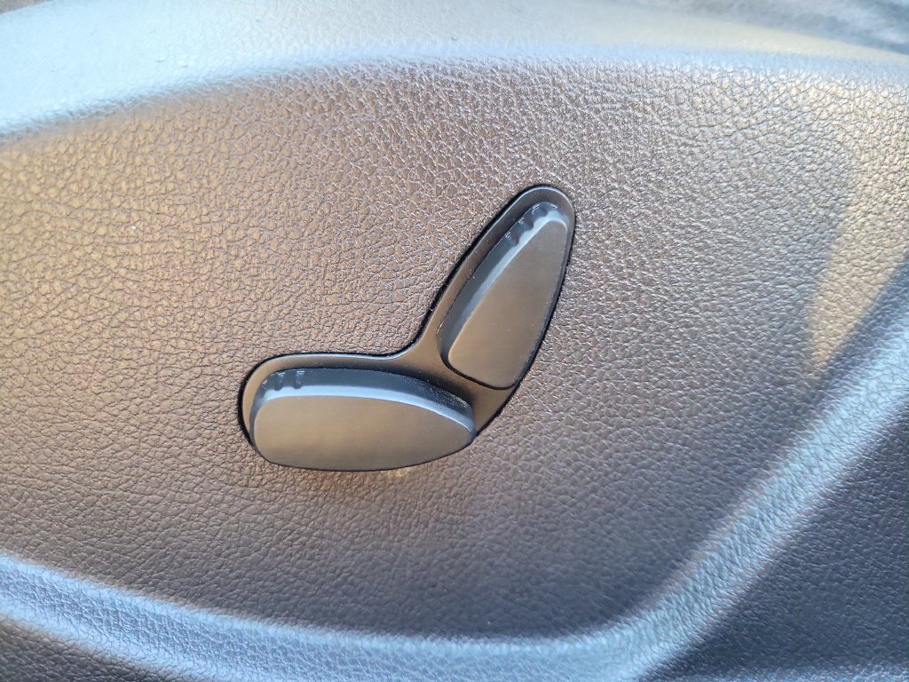 Used 2013 Ford Focus Titanium FWD image 16