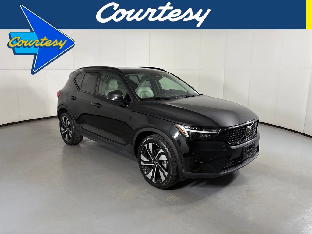 Used 2024 Volvo XC40 B5 Plus w/ Climate Package AWD/4WD video 1