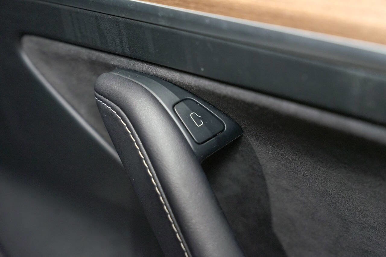 Used 2023 Tesla Model 3 Standard Range RWD image 33