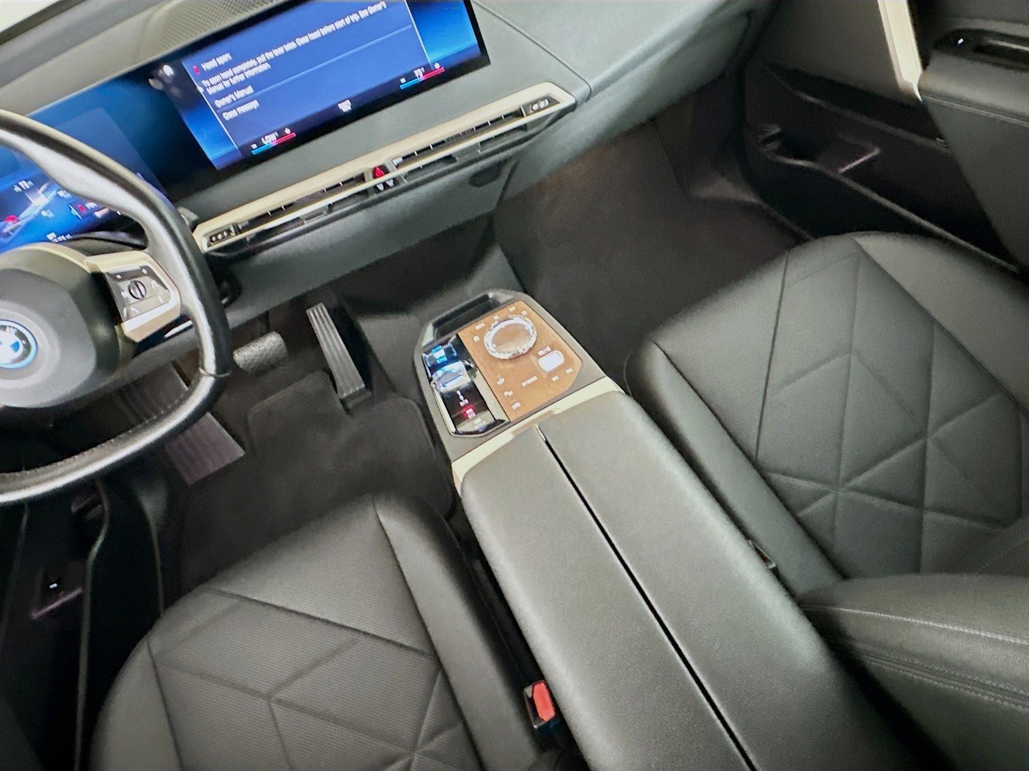 Used 2023 BMW iX xDrive50 w/ Premium Package image 18