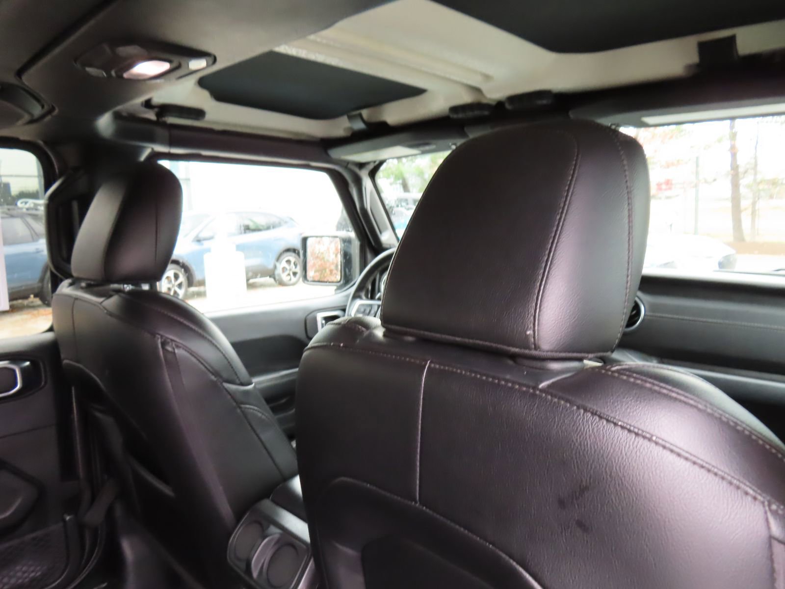 Used 2018 Jeep Wrangler Unlimited Sahara w/ LED Lighting Group image 32