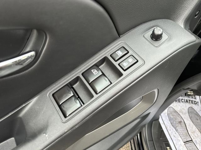 Used 2024 Nissan Frontier SV image 22