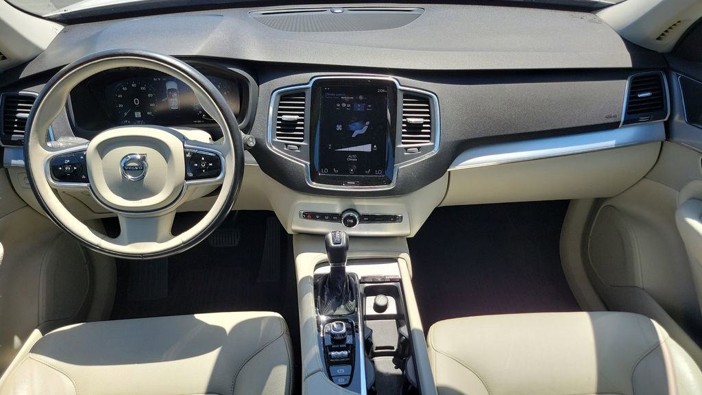 Used 2018 Volvo XC90 T6 Momentum w/ Convenience Package image 12