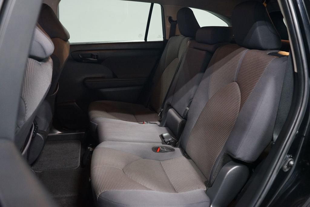Certified 2024 Toyota Highlander LE image 29