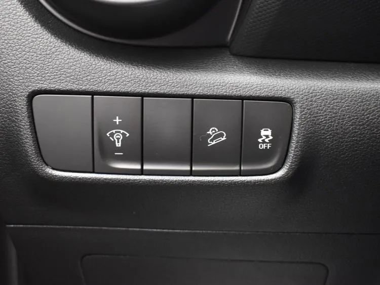 Used 2022 Hyundai Kona Limited w/ Cargo Package image 23