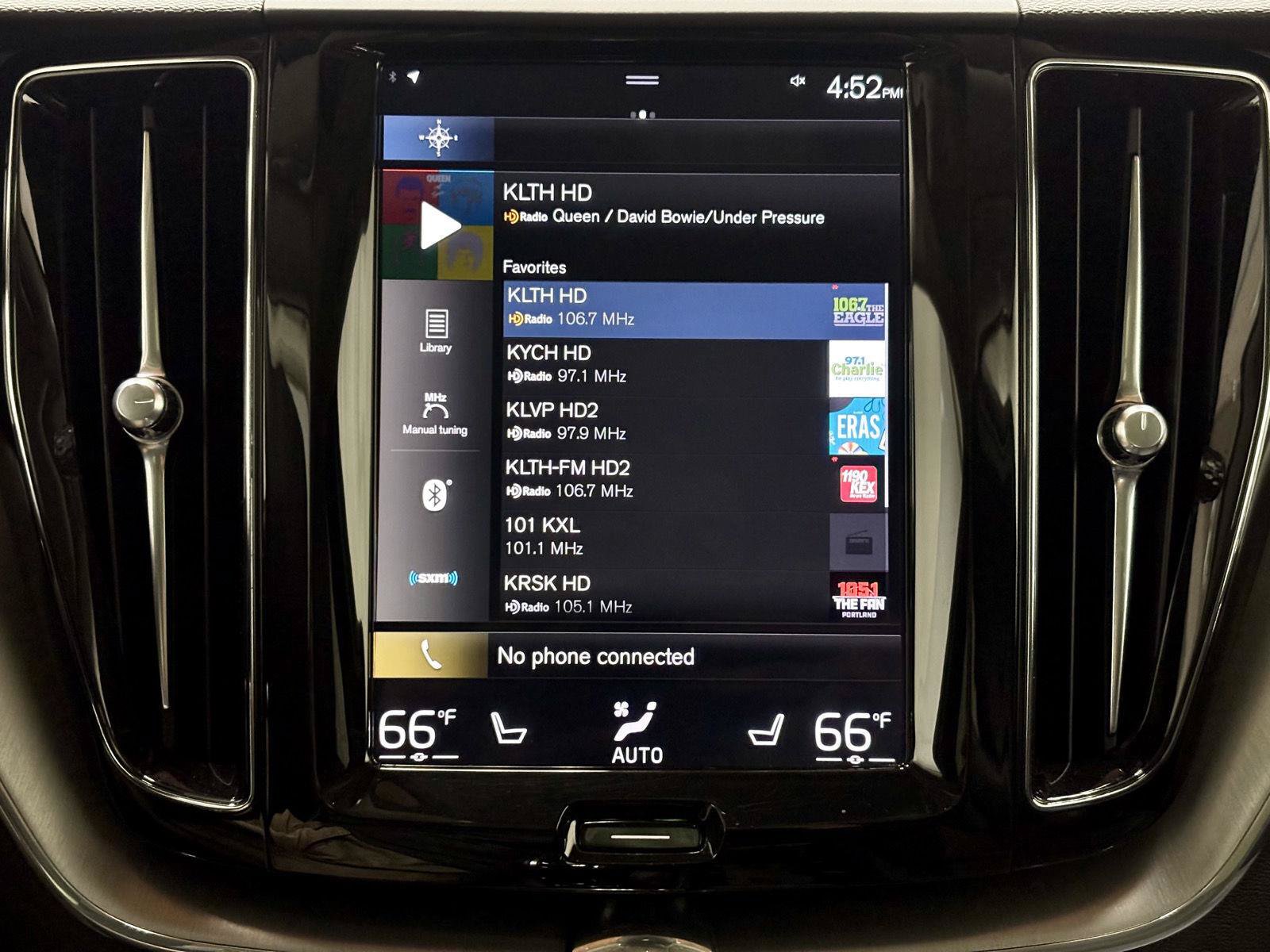 Used 2019 Volvo XC60 T5 Momentum w/ Multimedia Package AWD/4WD image 35