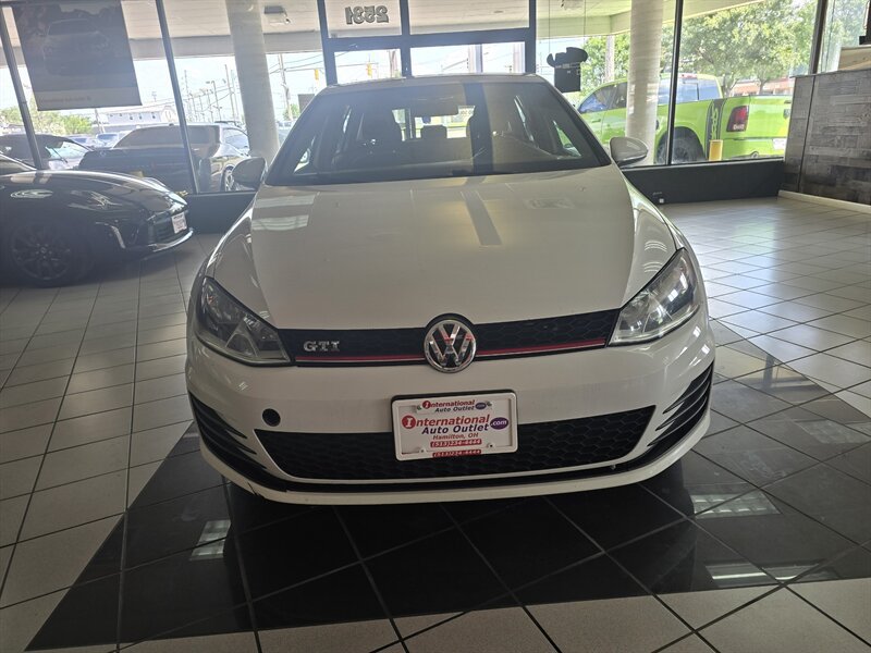 Used 2017 Volkswagen Golf 4-Door FWD image 2