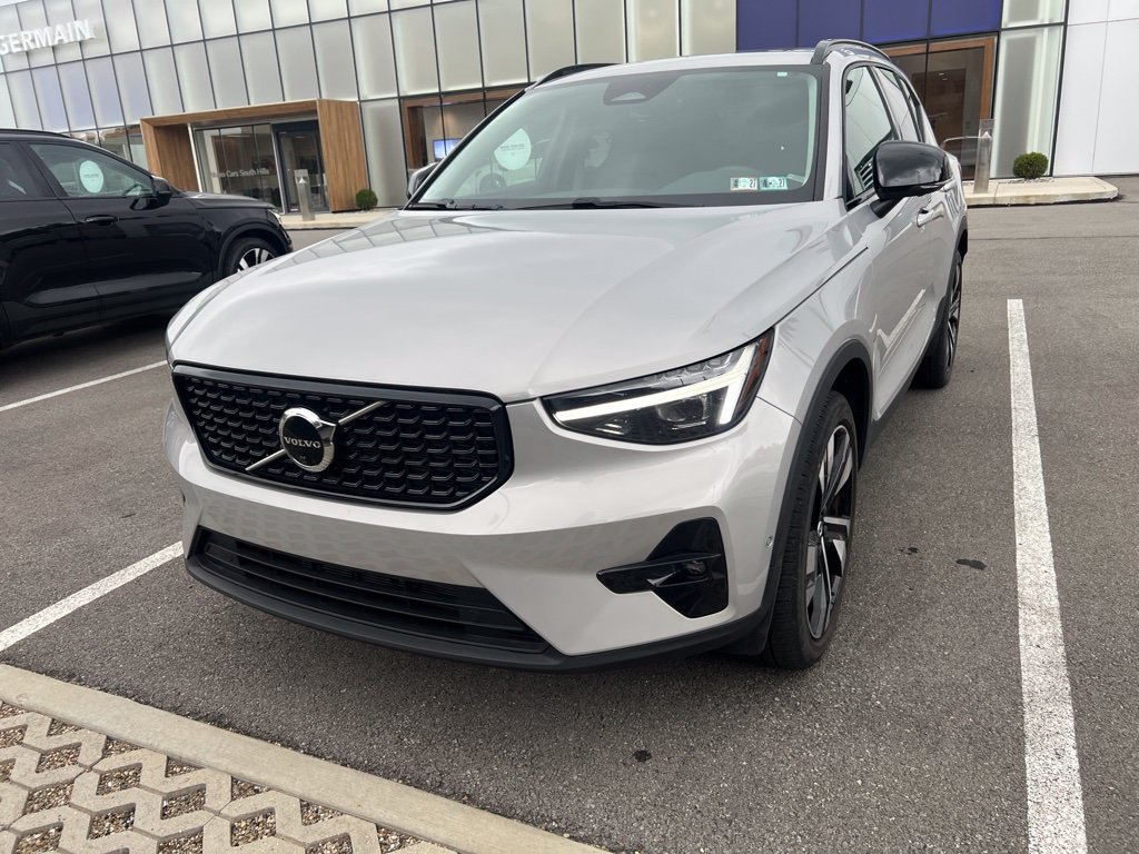 Certified 2023 Volvo XC40 B5 Ultimate w/ Climate Package AWD/4WD image 3