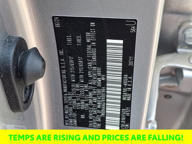 Certified 2024 Toyota Corolla Cross LE w/ Moonroof Package image 23