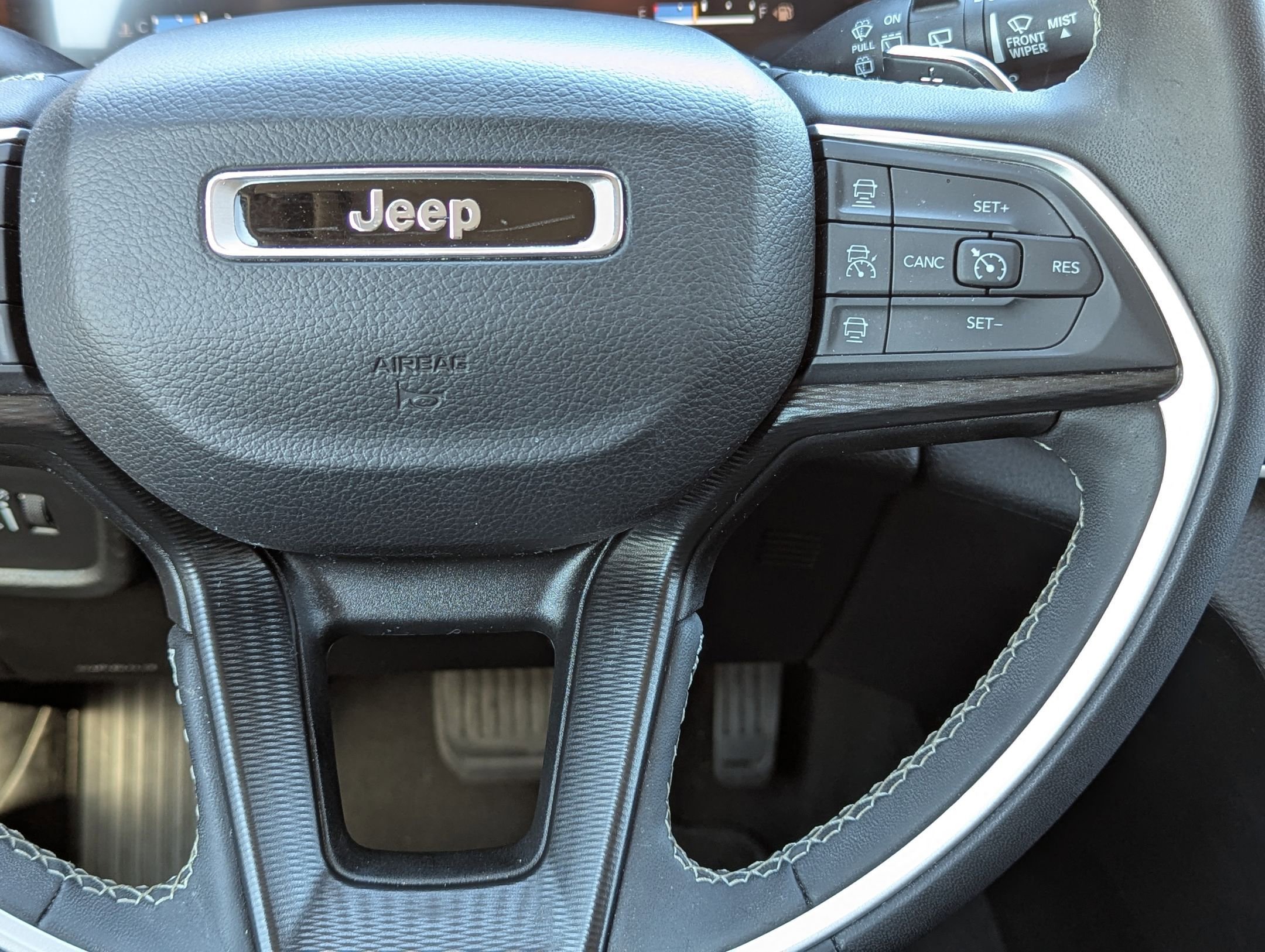Used 2023 Jeep Grand Cherokee L Laredo image 22