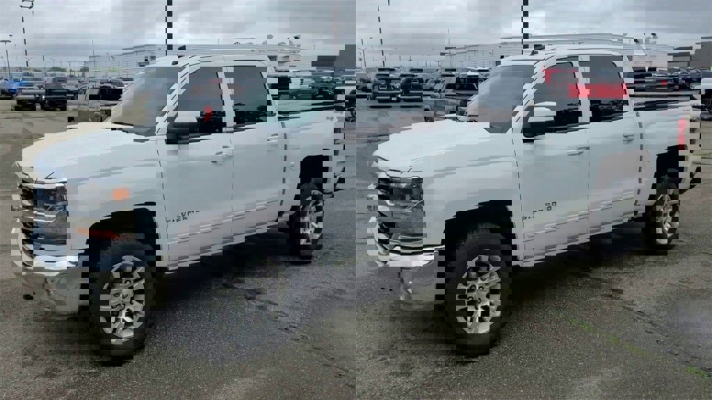 Used 2017 Chevrolet Silverado 1500 LT w/ All Star Edition image 35