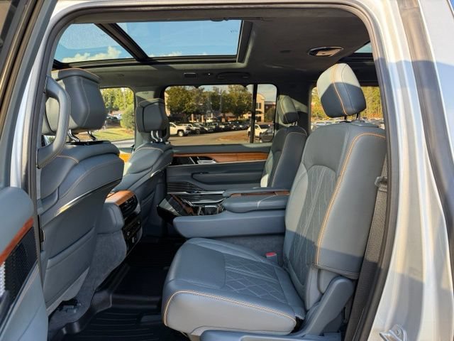 Used 2023 Jeep Grand Wagoneer Series III AWD/4WD image 26