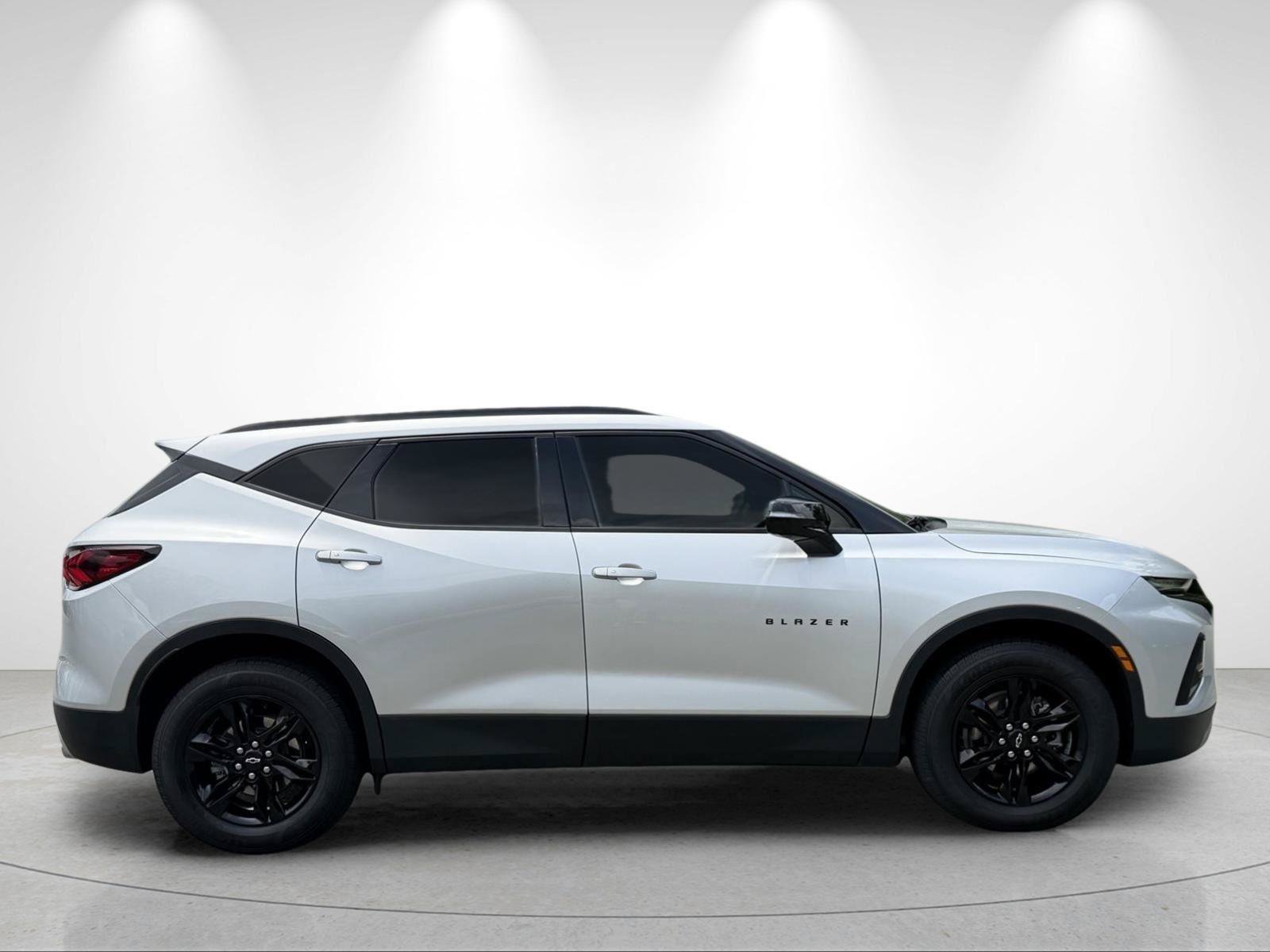 Used 2021 Chevrolet Blazer LT w/ Sound & Technology Package FWD image 6