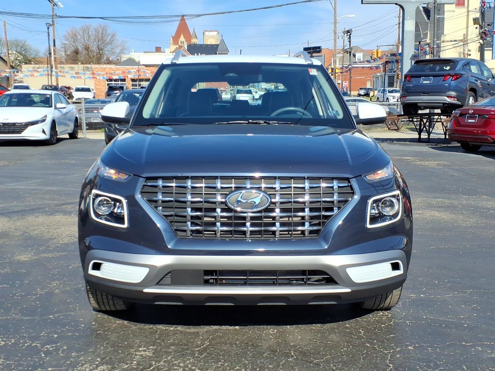 Certified 2023 Hyundai Venue Limited FWD image 2