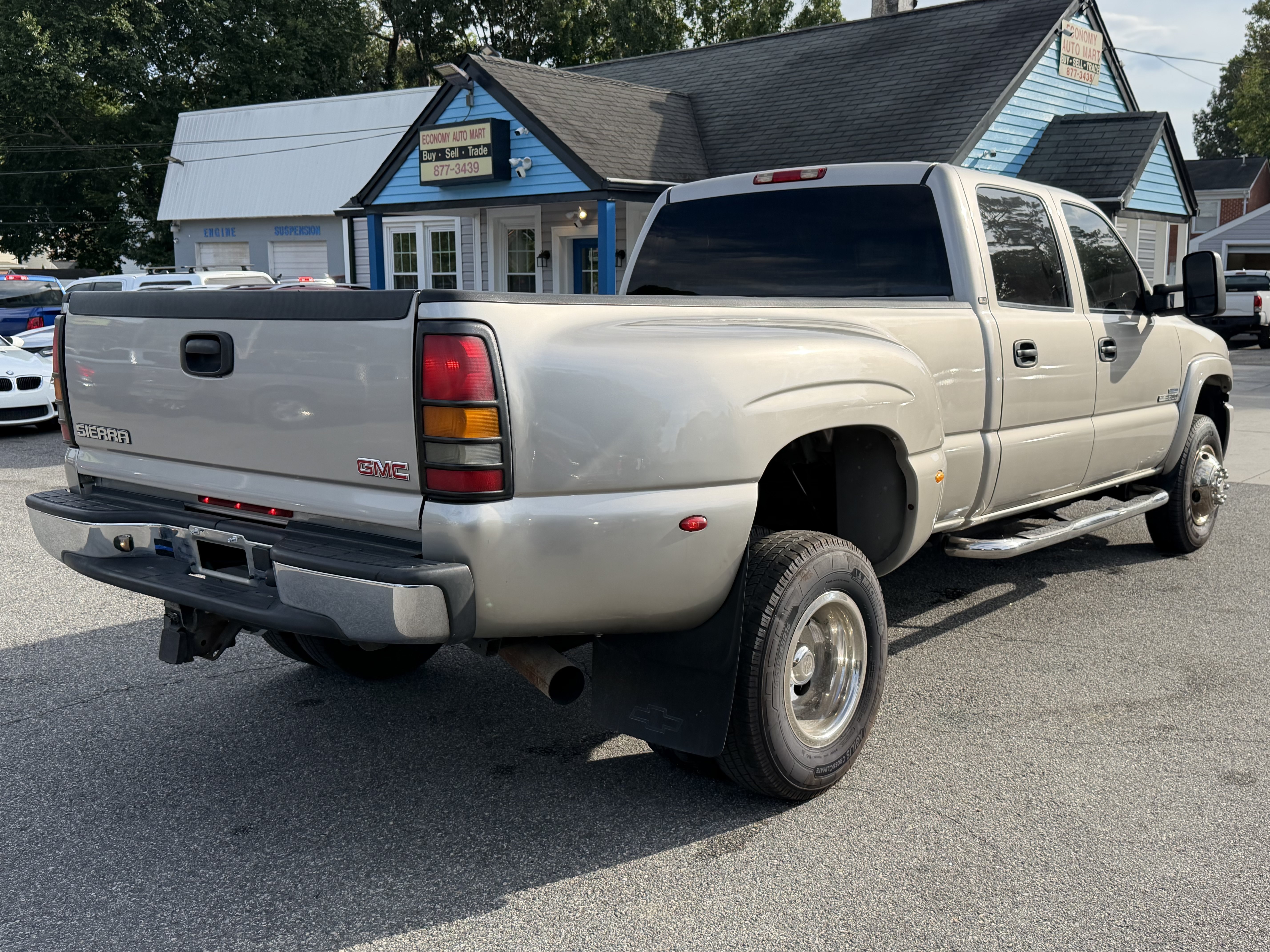 Used 2007 GMC Sierra 3500 SLT w/ Heavy-Duty Power Package AWD/4WD image 5