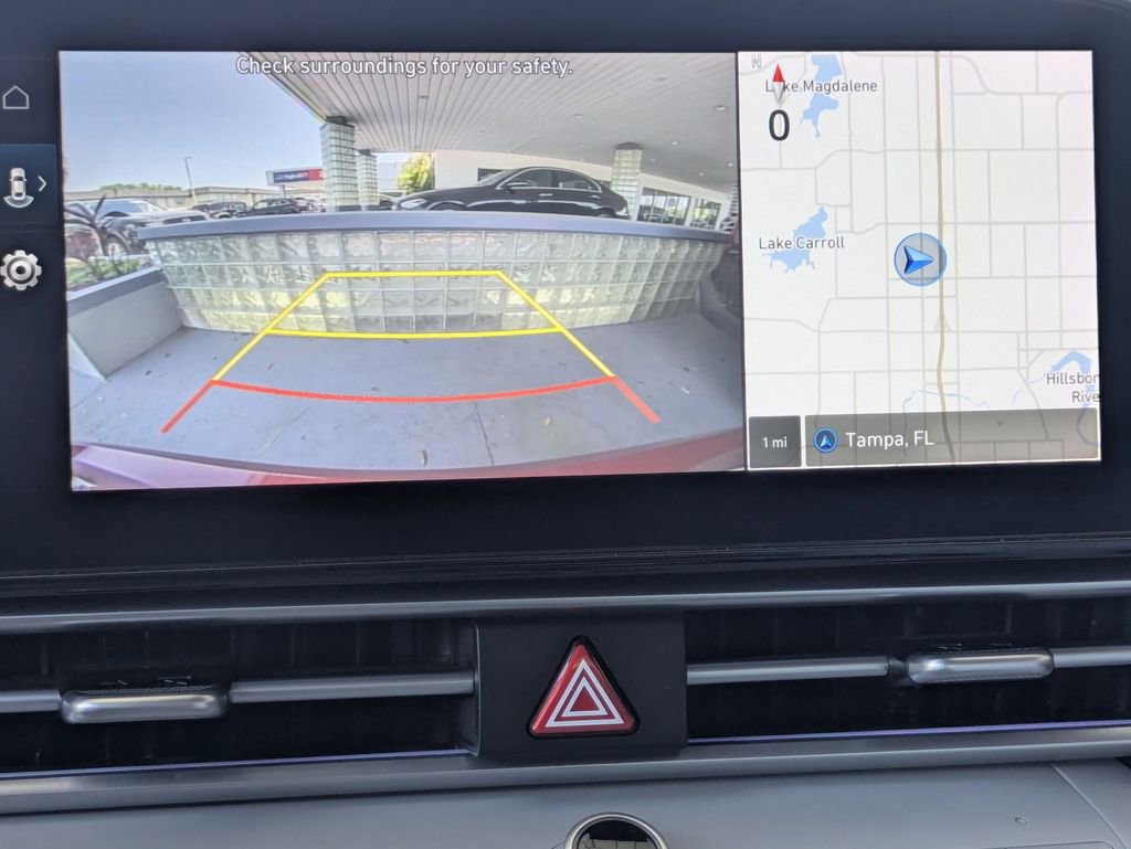 Used 2025 Hyundai Elantra Limited FWD image 17