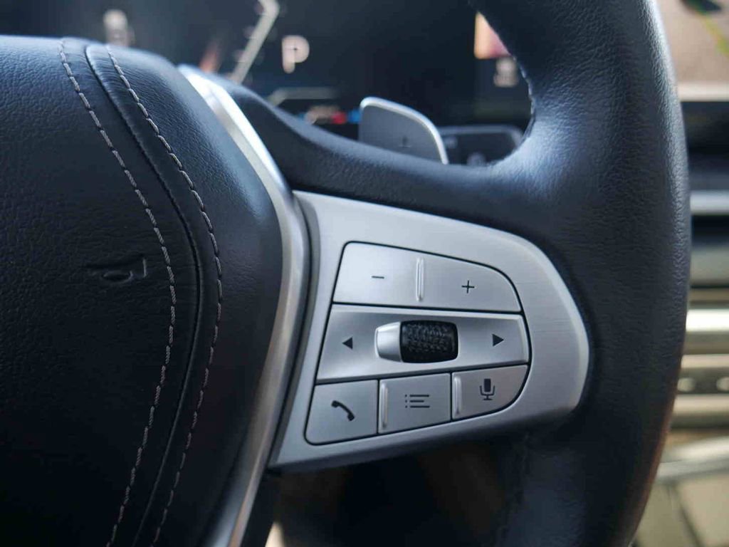 Used 2023 BMW X7 xDrive40i w/ Premium Package image 37