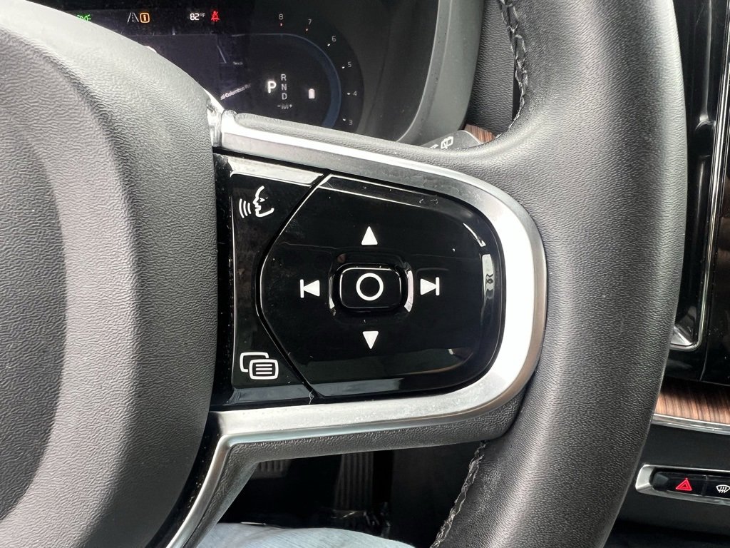 Used 2023 Volvo XC60 B5 Plus image 35