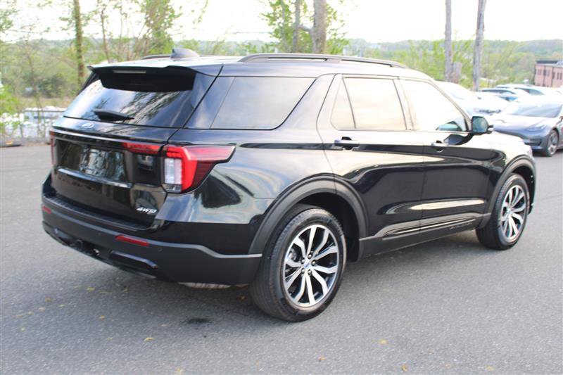Used 2025 Ford Explorer ST-Line AWD/4WD image 8