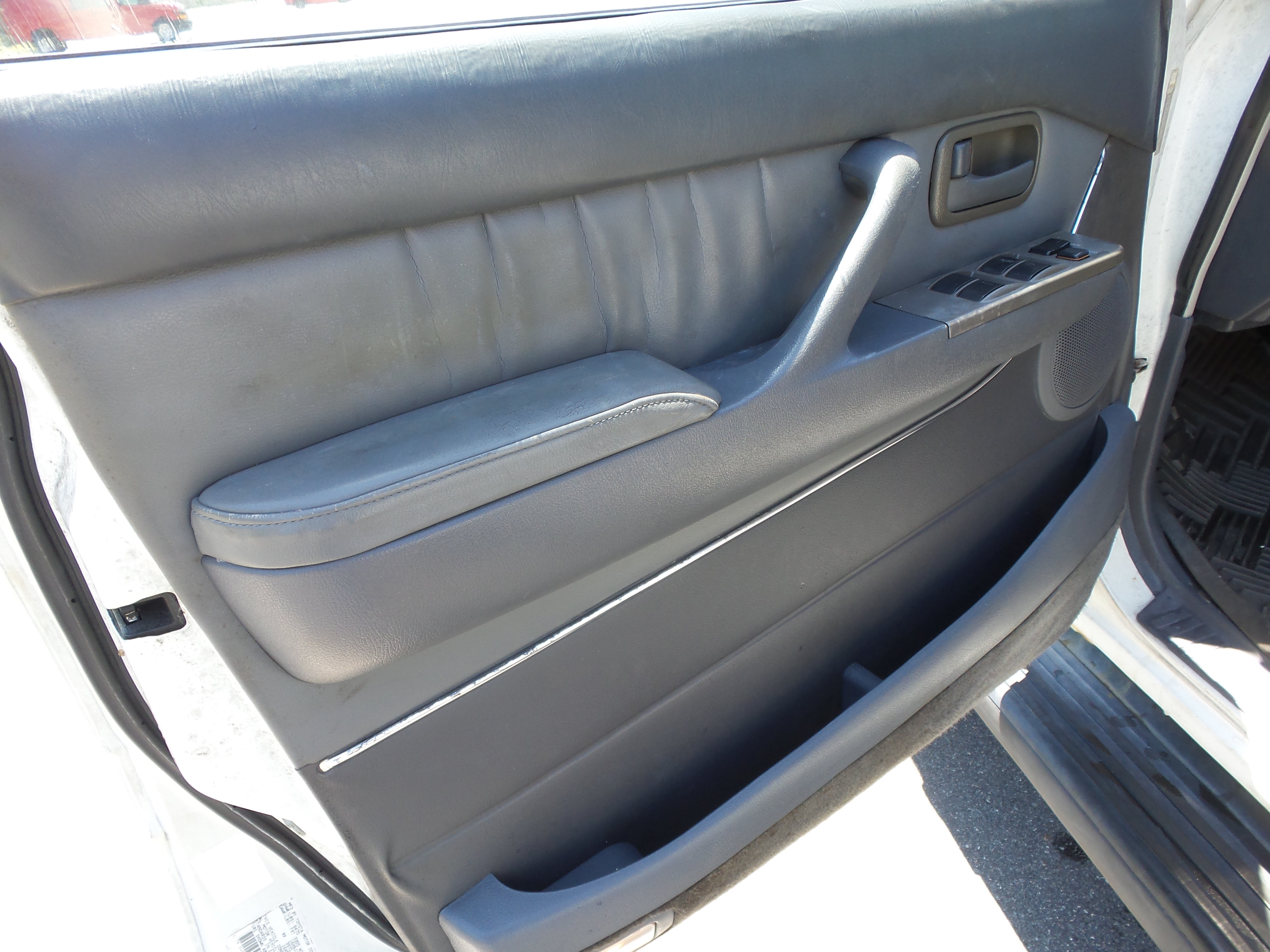 Used 1997 Toyota Land Cruiser w/ Leather Trim Pkg AWD/4WD image 29