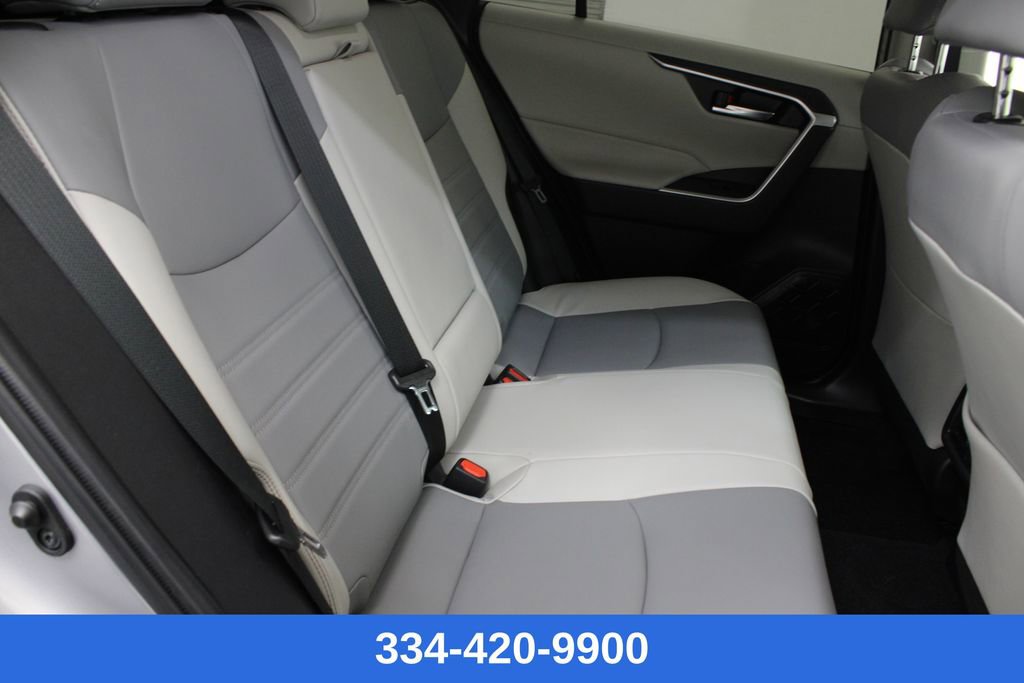 Used 2022 Toyota RAV4 XLE Premium image 19