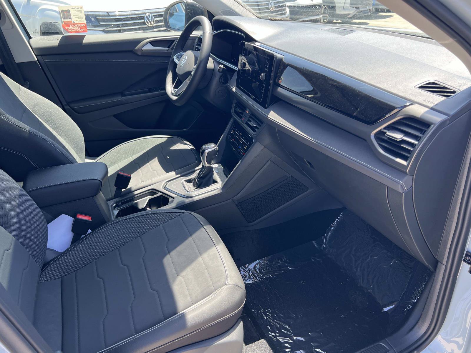 New 2026 Volkswagen Taos SE FWD image 31