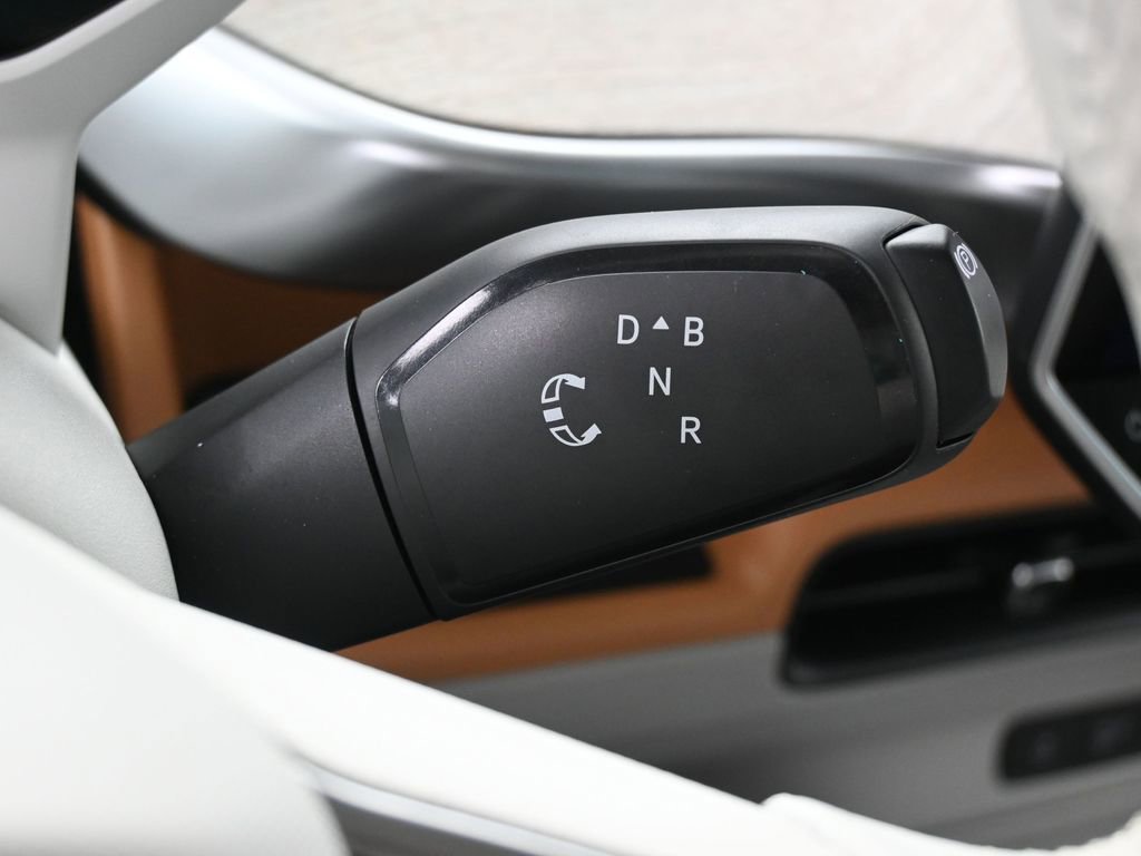 Used 2025 Volkswagen ID. Buzz 1st Edition AWD/4WD image 16
