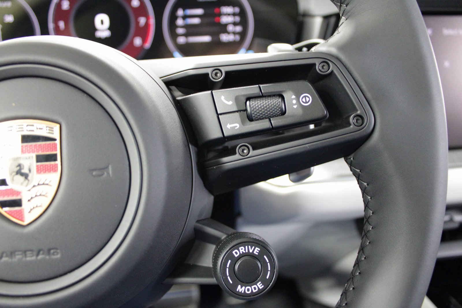 New 2026 Porsche Cayenne S image 29