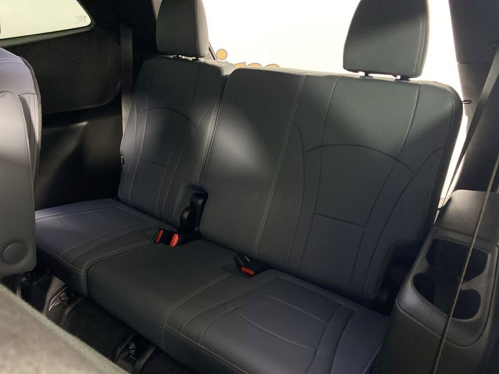 Used 2023 Buick Enclave Essence image 22