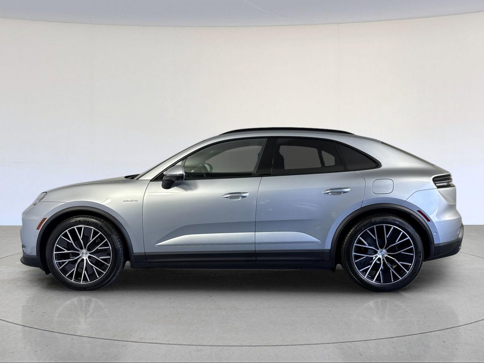 New 2026 Porsche Macan 4 Electric image 2