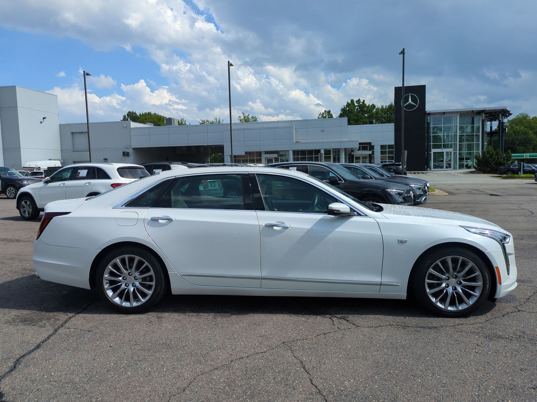 Used 2020 Cadillac CT6 Luxury AWD/4WD image 2