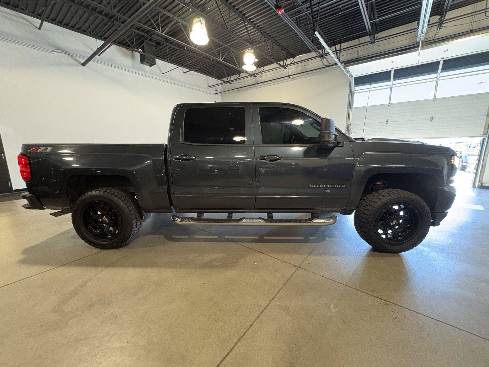 Used 2018 Chevrolet Silverado 1500 LT w/ All Star Edition AWD/4WD image 2