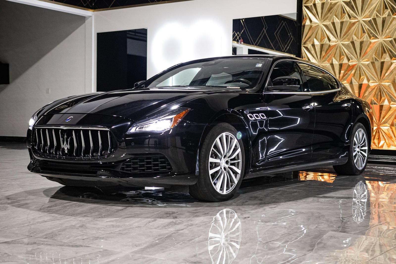 Used 2019 Maserati Quattroporte S Q4 AWD/4WD image 4