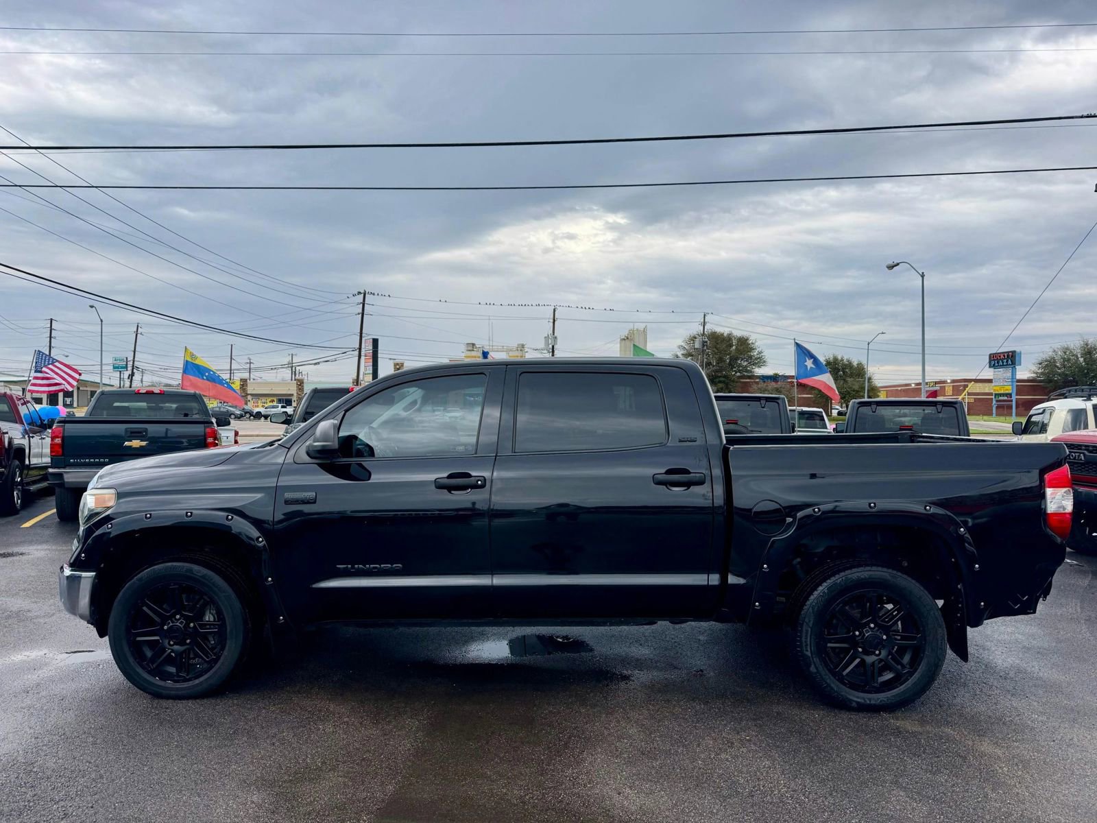 Used 2019 Toyota Tundra SR5 w/ SR5 Upgrade Package AWD/4WD image 10