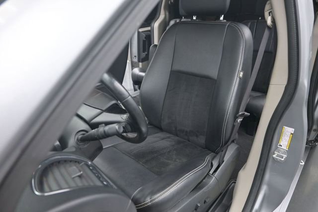 Used 2018 Dodge Grand Caravan SXT FWD image 11