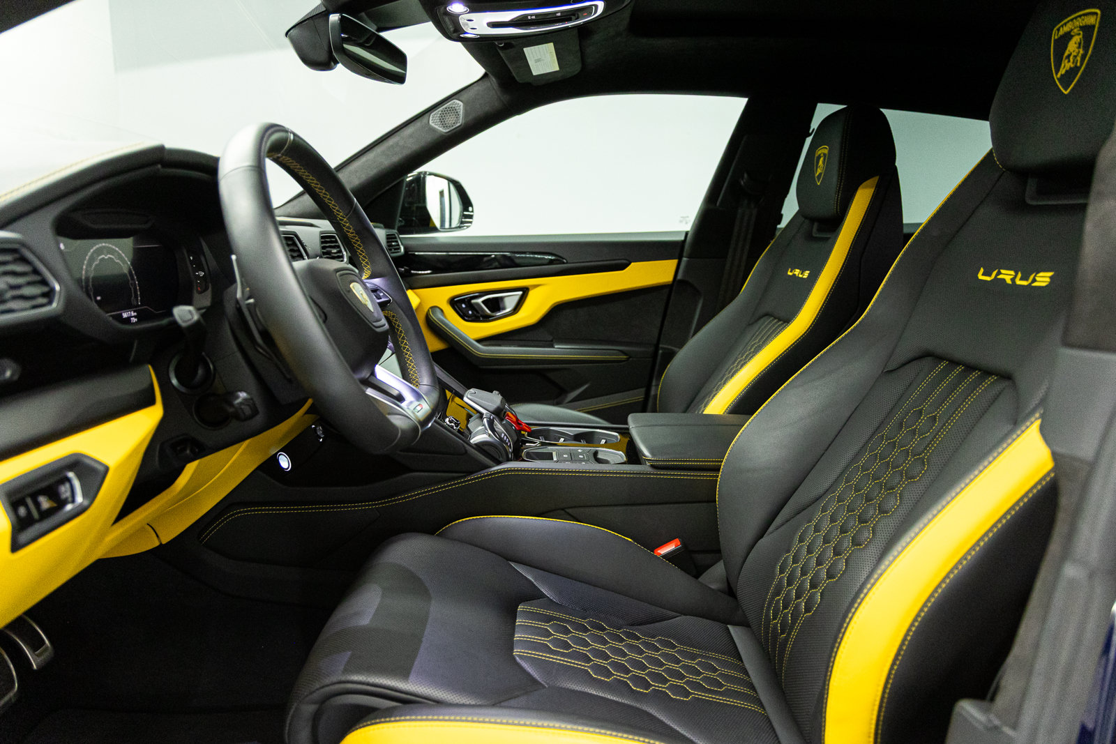 Used 2024 Lamborghini Urus S AWD/4WD image 23