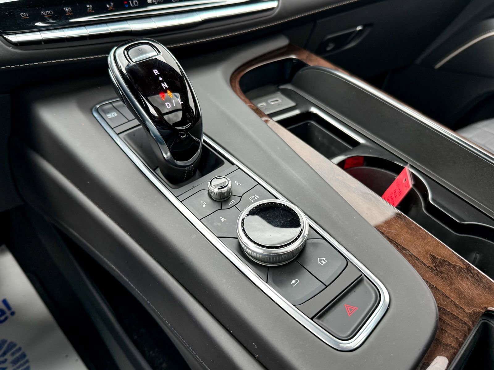 Certified 2022 Cadillac Escalade Premium Luxury Platinum w/ Heavy-Duty Trailer Package image 25