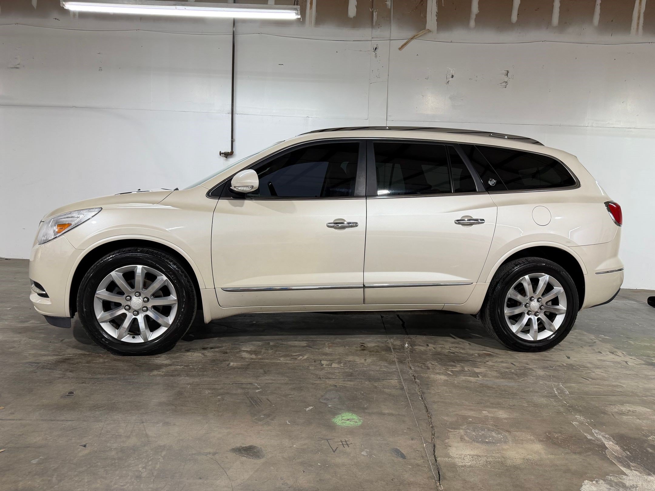Used 2014 Buick Enclave Premium FWD image 2