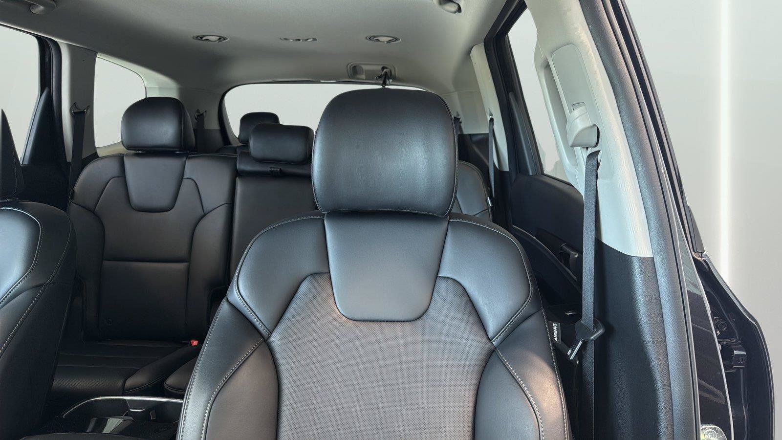 Used 2025 Kia Telluride LX FWD image 26
