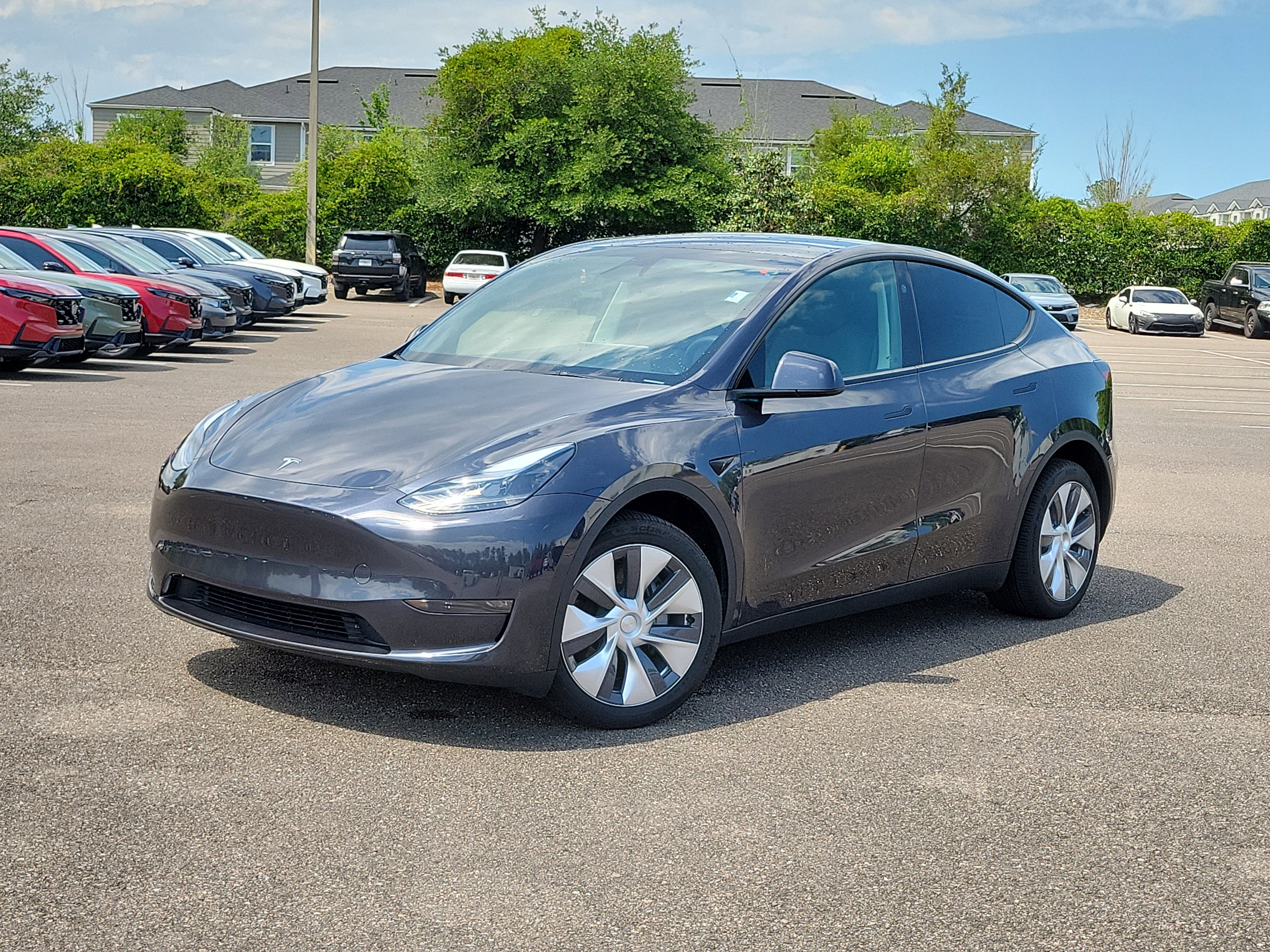 Used 2024 Tesla Model Y Long Range AWD/4WD image 1