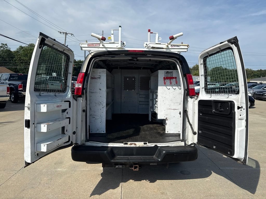 Used 2018 Chevrolet Express 3500 w/ Driver Convenience Package RWD image 40