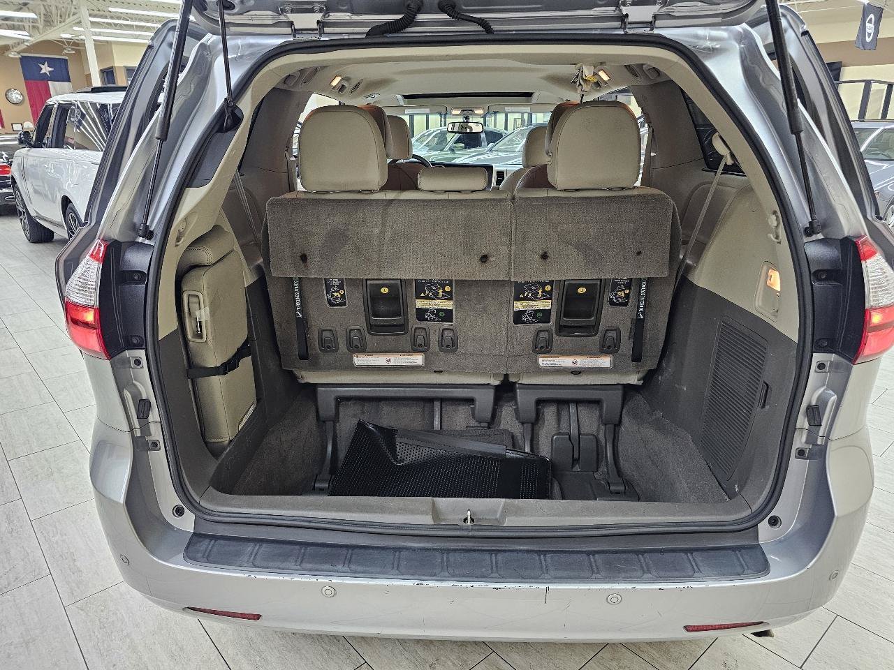 Used 2015 Toyota Sienna XLE w/ XLE Navigation Package FWD image 11