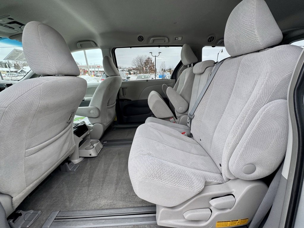 Used 2014 Toyota Sienna LE image 15