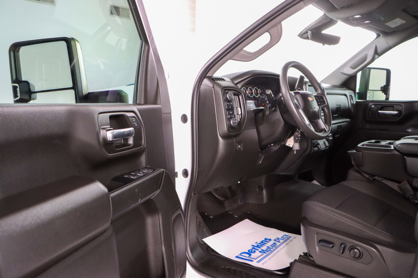 Used 2023 Chevrolet Silverado 2500 Custom w/ Custom Convenience Package image 3