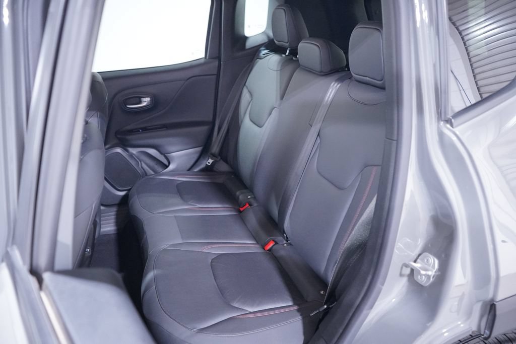 Used 2023 Jeep Renegade Trailhawk w/ Trailhawk Elite Group AWD/4WD image 9