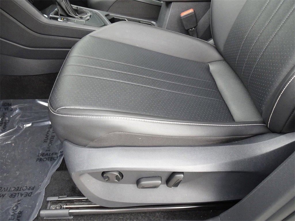 Used 2022 Volkswagen Tiguan SE image 10