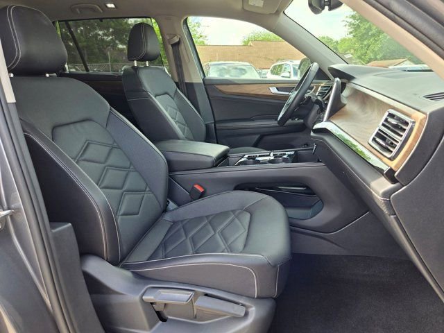 Used 2025 Volkswagen Atlas SE image 29