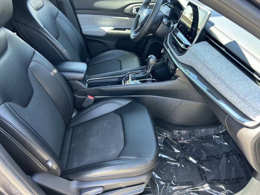 Used 2024 Jeep Compass Latitude image 9