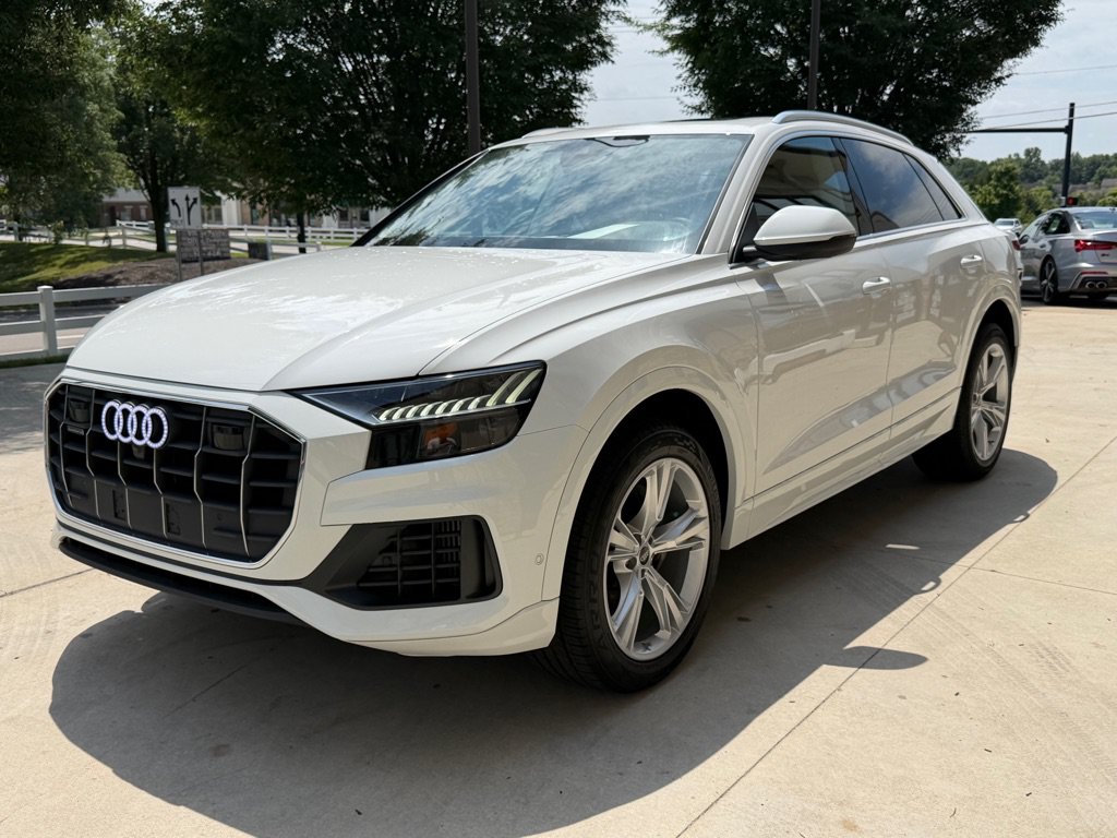 Used 2023 Audi Q8 Premium w/ Convenience Package AWD/4WD image 5